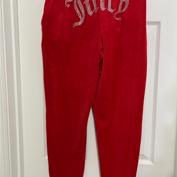 BNWT JUICY COUTURE RED VELOUR LOUNGE PANT SPARKLY BEJEWELED “JUICY” MEDIUM (M) - Picture 12 of 13